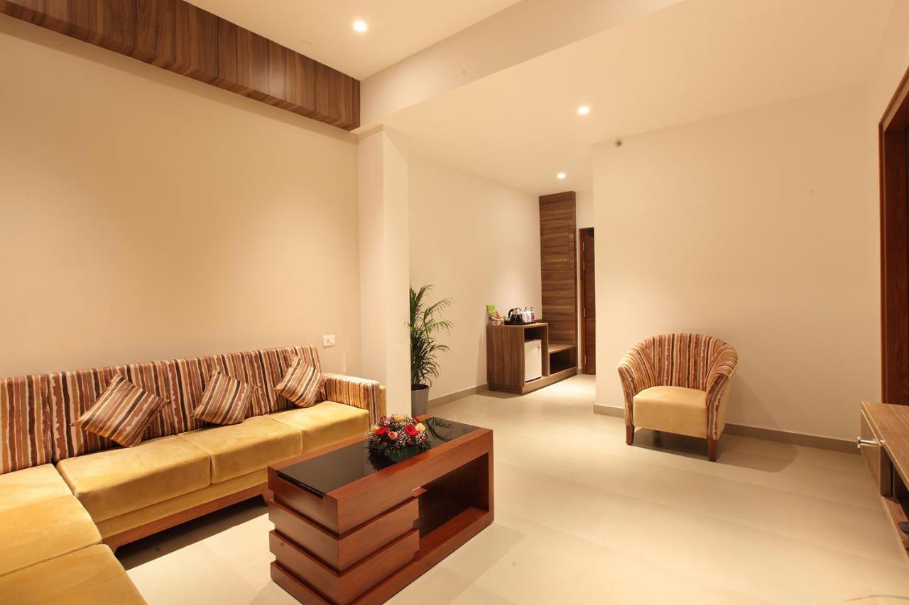 Hotel Maria Park Muvattupuzha Dış mekan fotoğraf